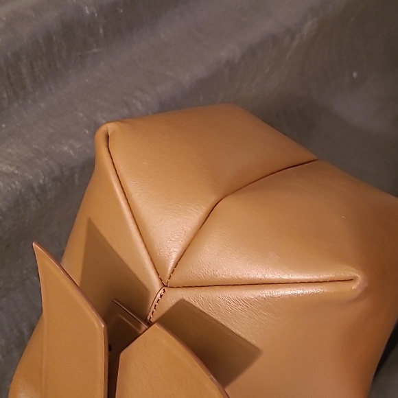 Acne Tan musubi. - Picture 6 of 14